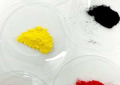 Organic, inorganic pigments in Permanent Make Up and hybrid pmu colors